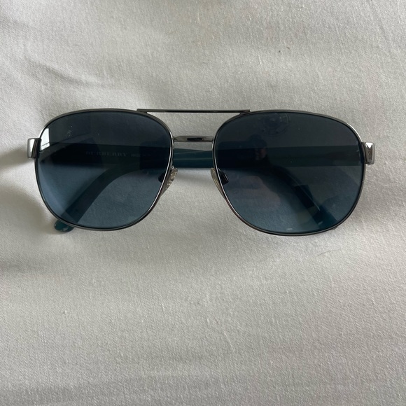 Authentic Burberry sunglasses in excellent condition. Sides are a greenish blue - Picture 5 of 7